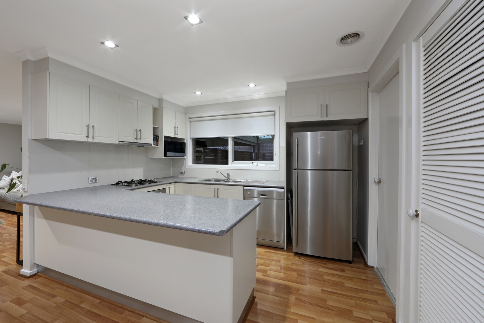 7 Waradgery Drive, Rowville, VIC 3178, Rowville - Thumbnail 3