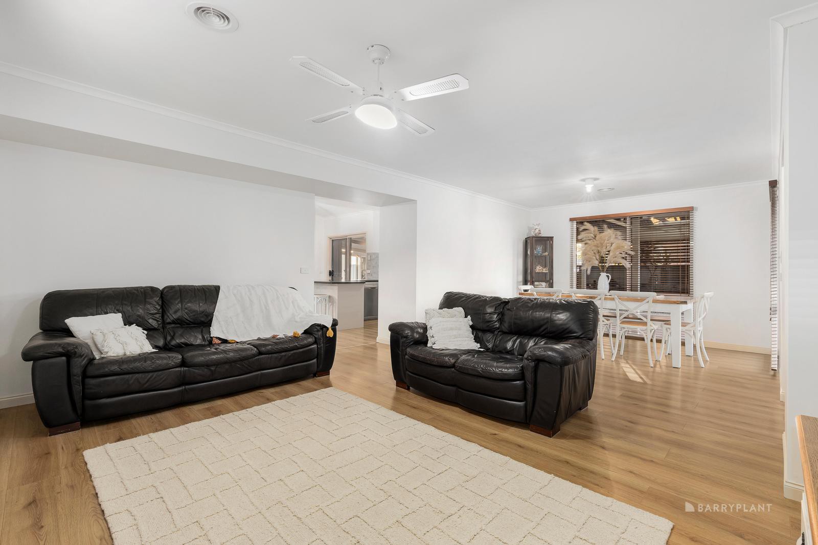 7 Wattletree Walk, South Morang, VIC 3752 - Thumbnail 2 - 08/08/2025