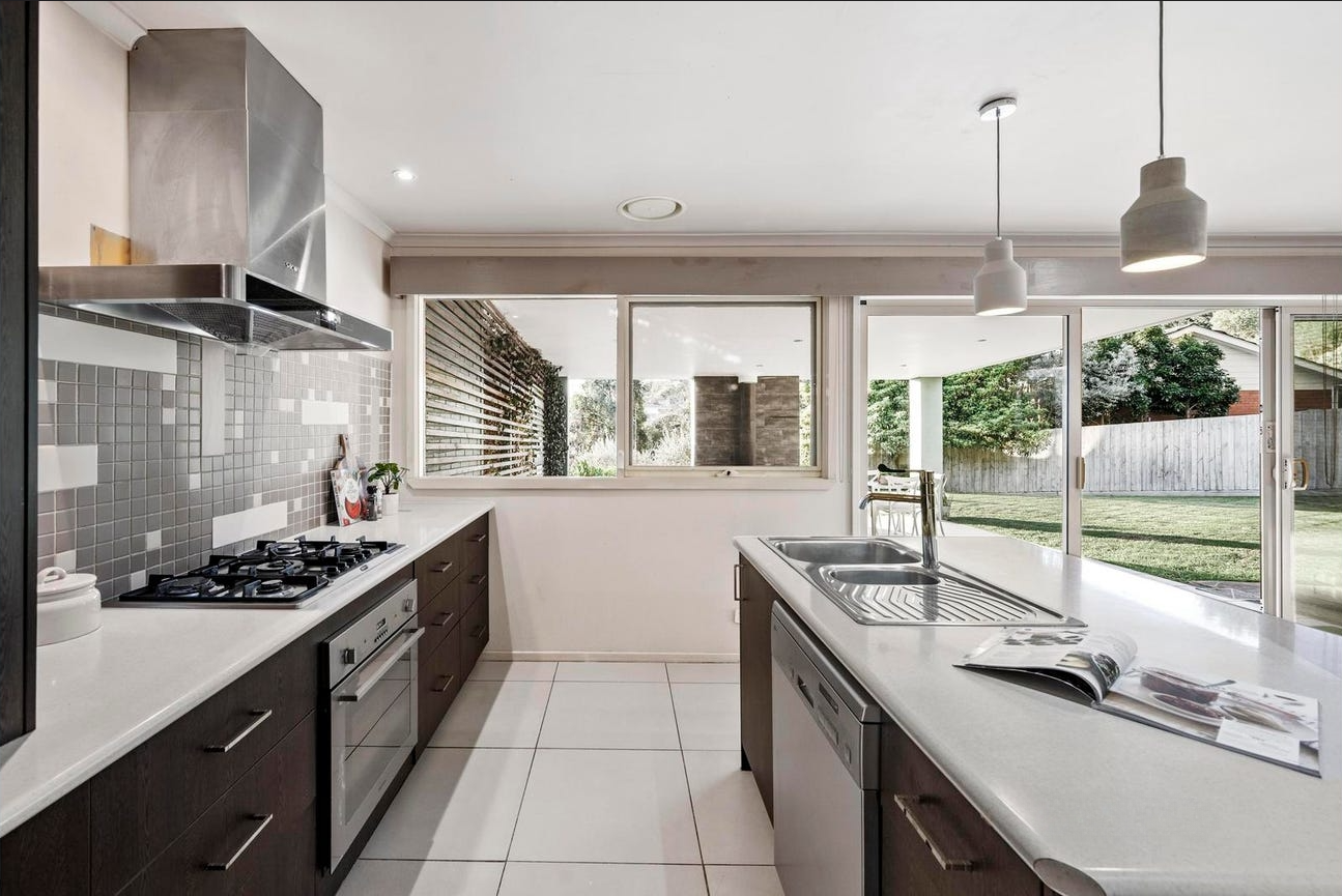 7 Whistlewood Close, Doncaster East, VIC 3109 - Thumbnail 2 - 18/05/2026