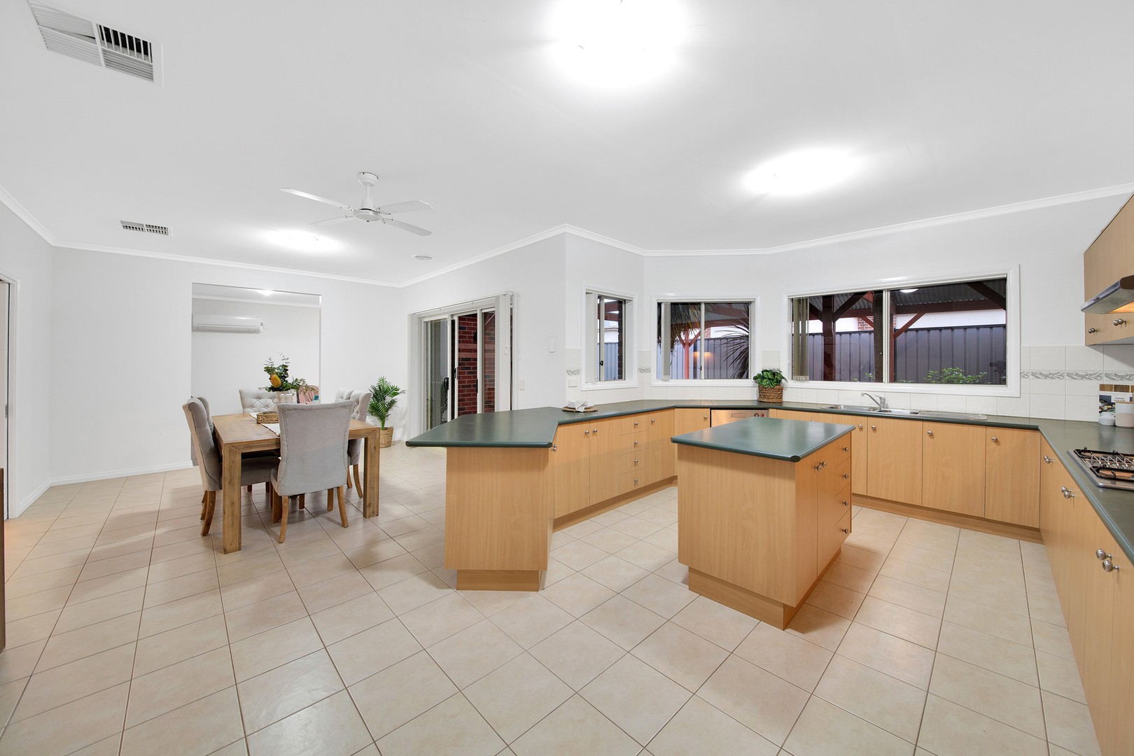 7 Winton Grange, Point Cook, VIC 3030, Point Cook - Thumbnail 2