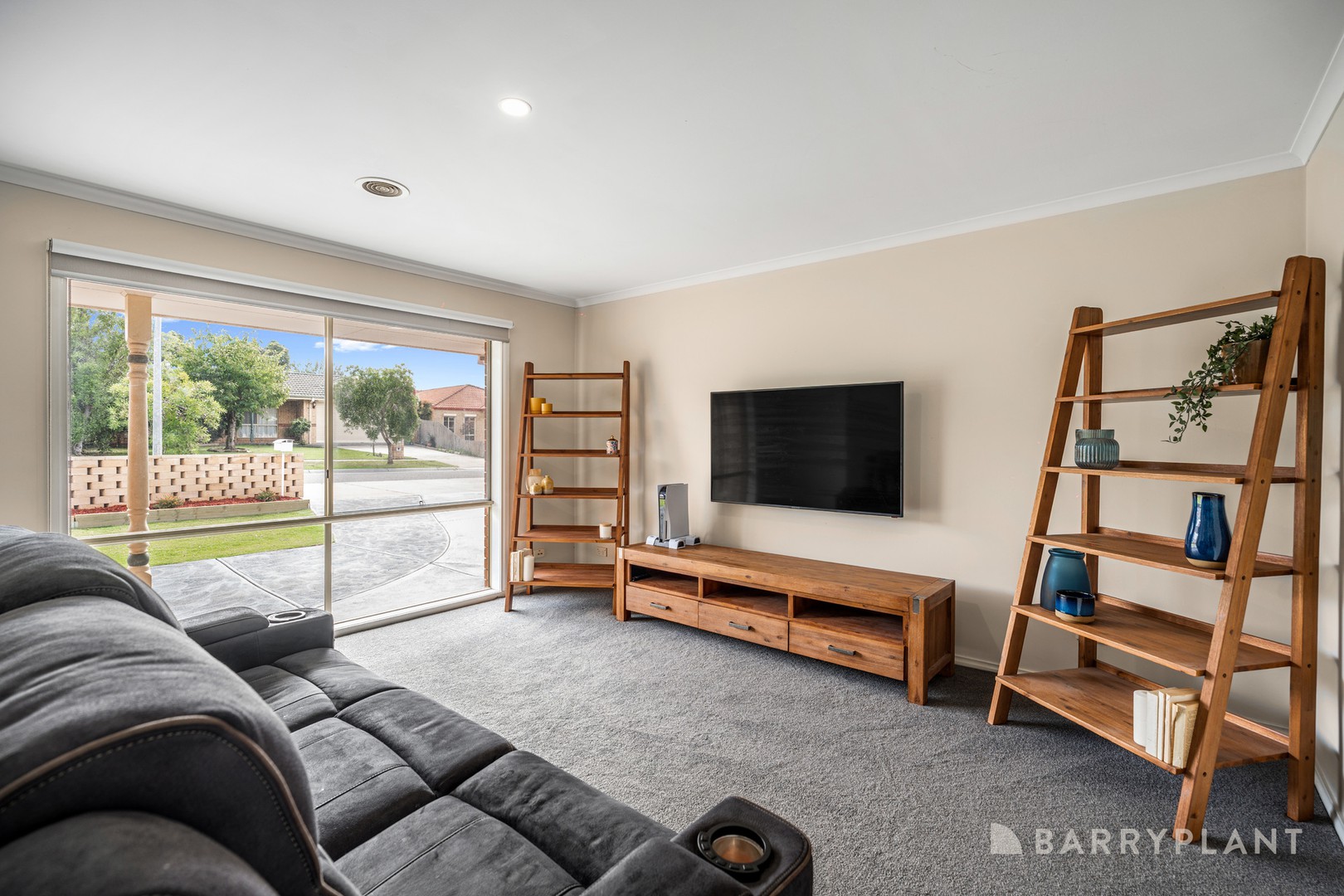 7 Wynen Court, Pakenham, VIC 3810 - Thumbnail 2 - 08/04/2026