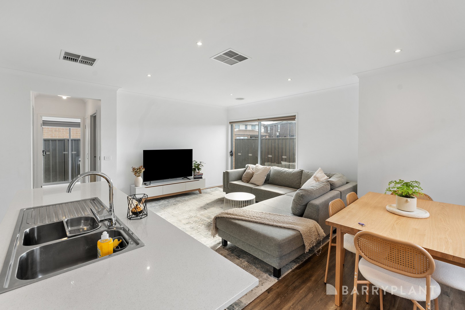 7 Yosemite Street, Truganina, VIC 3029 - Thumbnail 2 - 28/05/2025