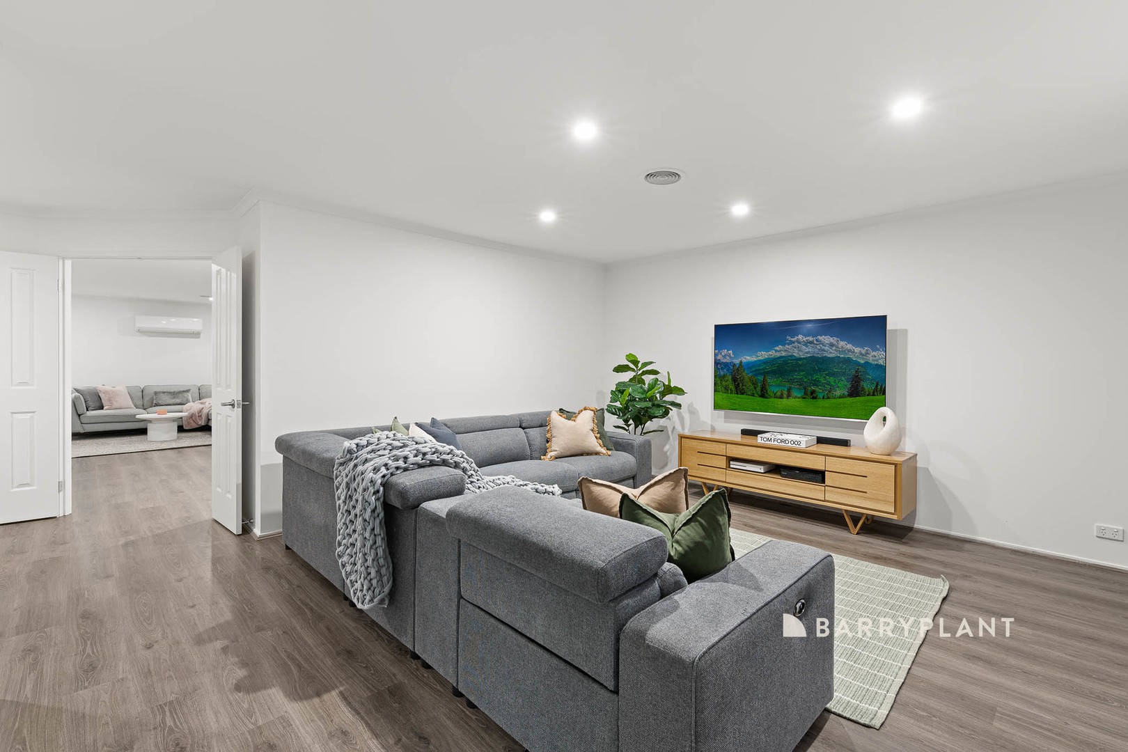 70 Amber Crescent, Narre Warren, VIC 3805, Narre Warren - Thumbnail 3
