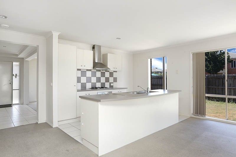 70 Foxwood Drive, Point Cook, VIC 3030, Point Cook - Thumbnail 3