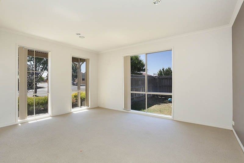 70 Foxwood Drive, Point Cook, VIC 3030, Point Cook - Thumbnail 4