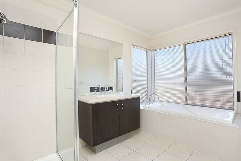 70 Foxwood Drive, Point Cook, VIC 3030, Point Cook - Thumbnail 7