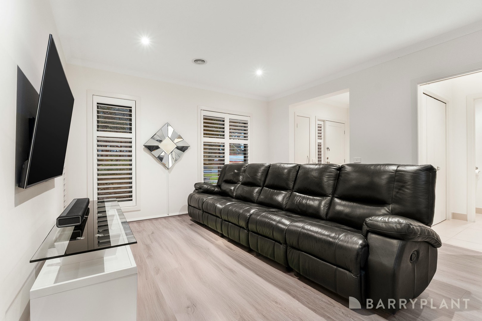 70 Mannavue Boulevard, Cranbourne North, VIC 3977 - Thumbnail 2 - 03/07/2025