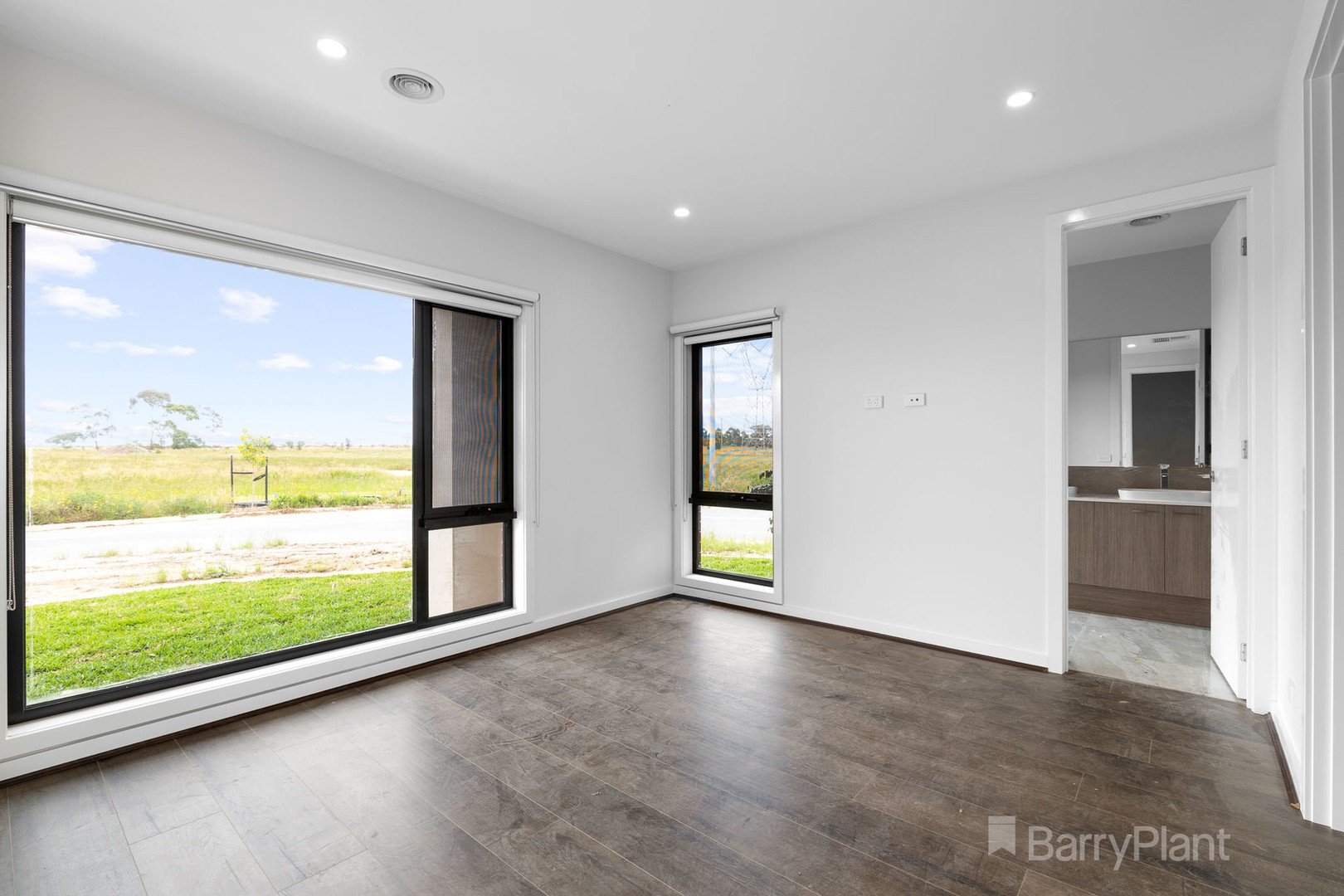 70 Picnic Avenue, Clyde North, VIC 3978, Clyde North - Thumbnail 7