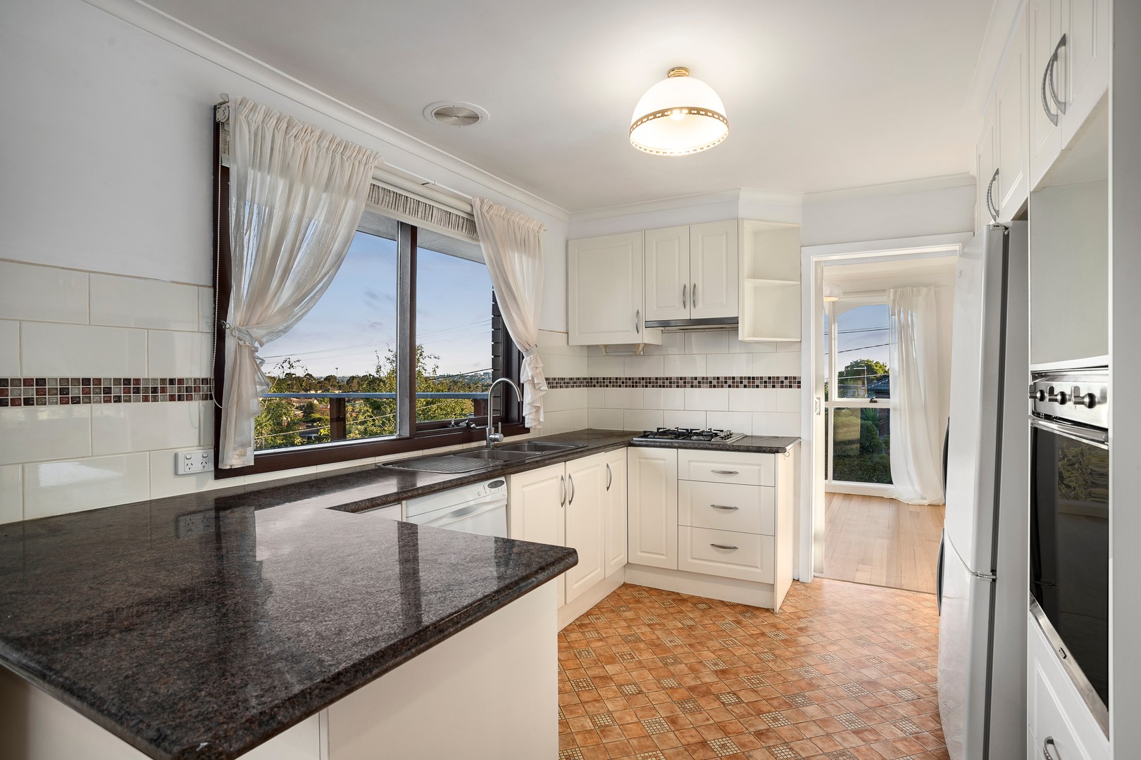70 Winston Road, Viewbank, VIC 3084, Viewbank - Thumbnail 2