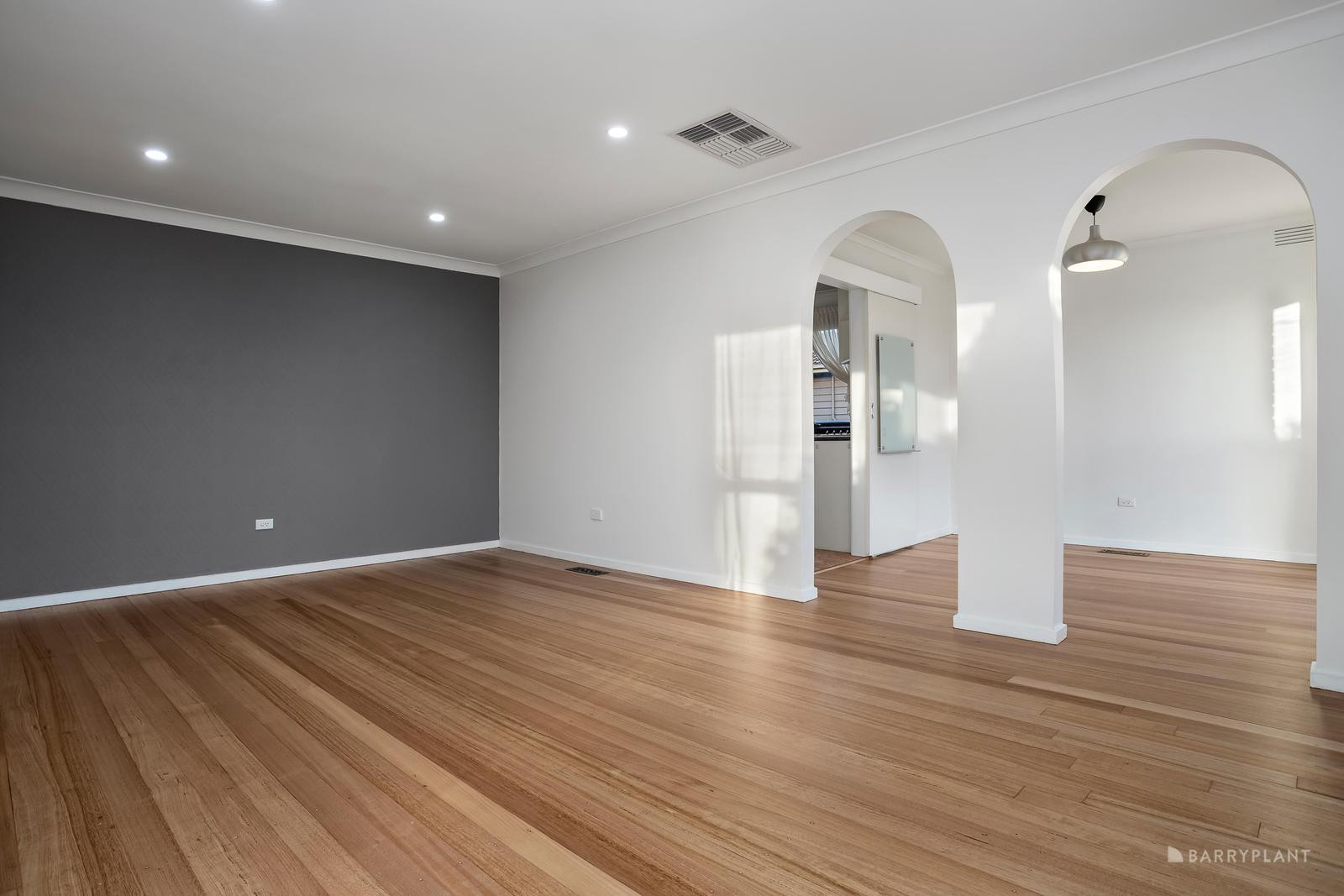70 Winston Road, Viewbank, VIC 3084, Viewbank - Thumbnail 3