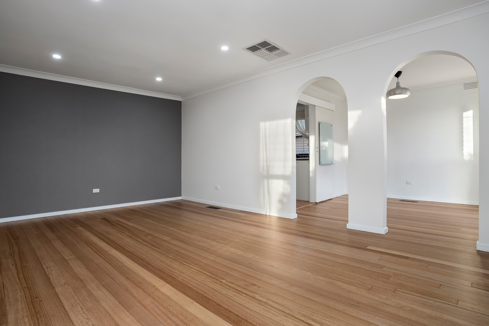 70 Winston Road, Viewbank, VIC 3084, Viewbank - Thumbnail 3