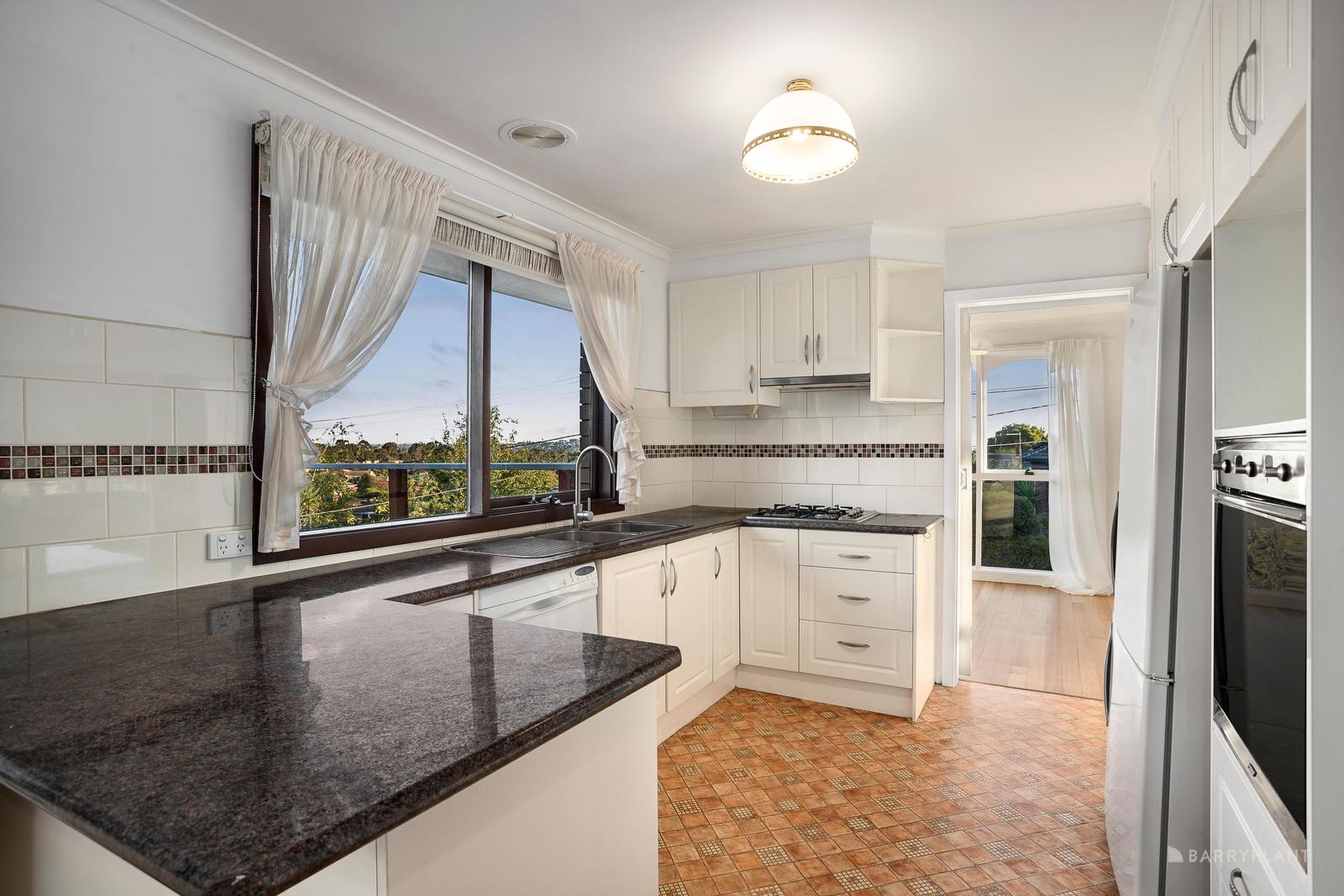 70 Winston Road, Viewbank, VIC 3084, Viewbank - Thumbnail 4