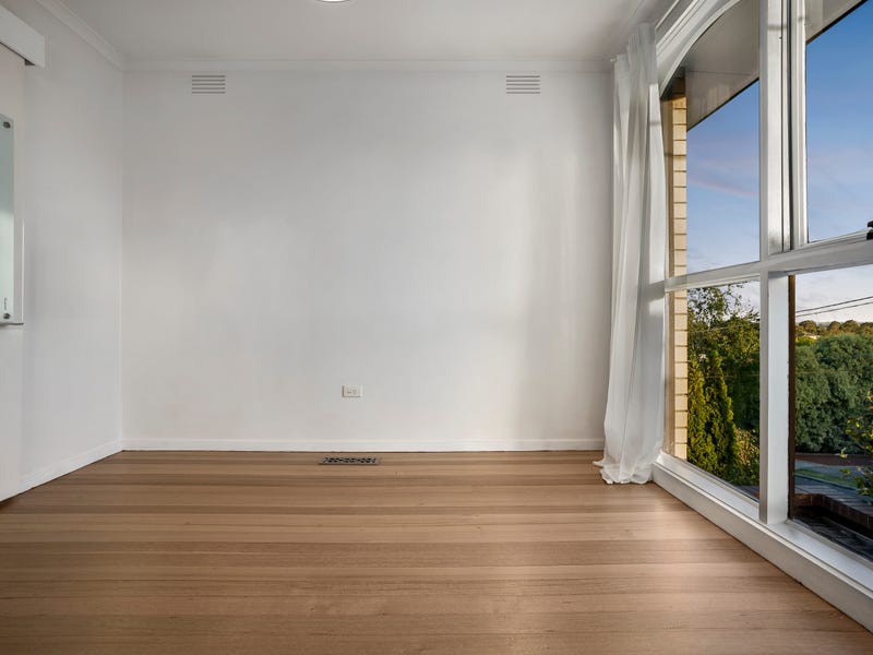 70 Winston Road, Viewbank, VIC 3084, Viewbank - Thumbnail 4