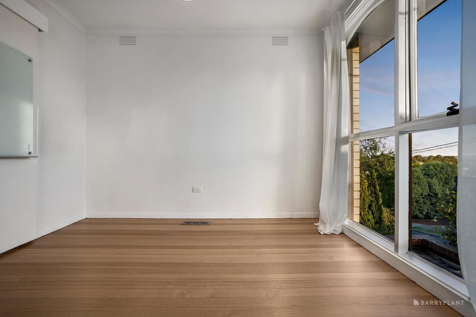 70 Winston Road, Viewbank, VIC 3084, Viewbank - Thumbnail 5