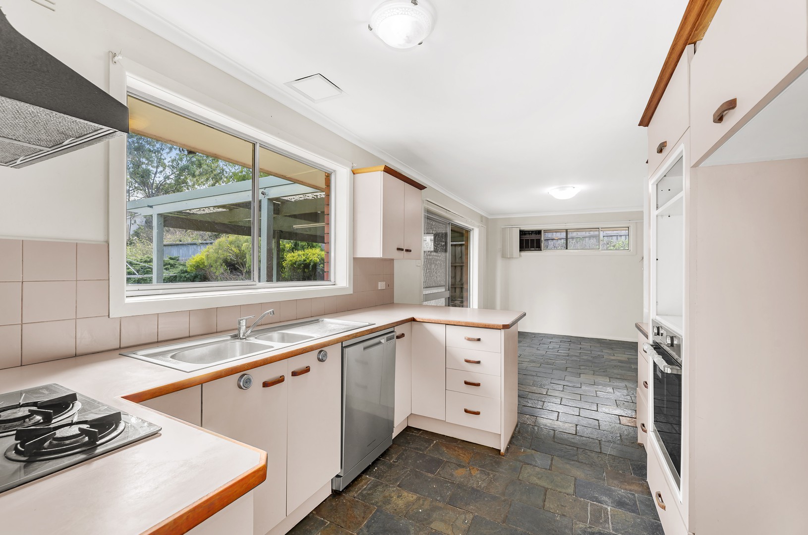 71 Arthur Street, Eltham, VIC 3095, Eltham - Thumbnail 2