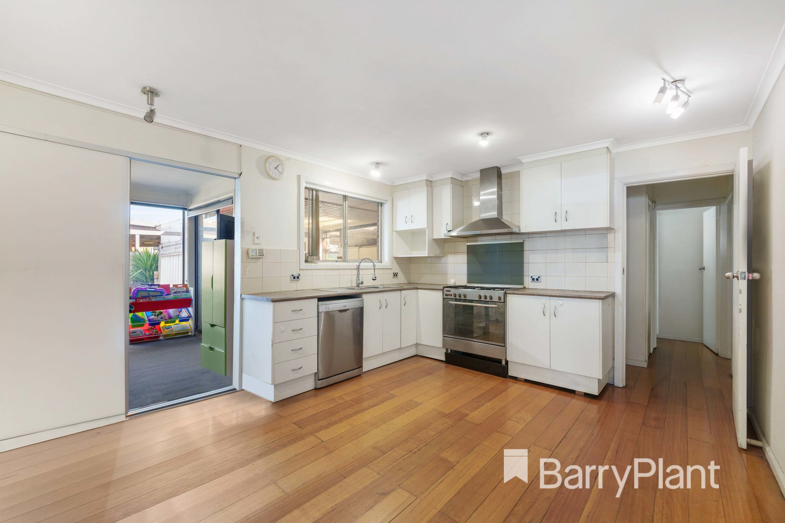 71 Morris Road, Hoppers Crossing, VIC 3029, Hoppers Crossing - Thumbnail 5