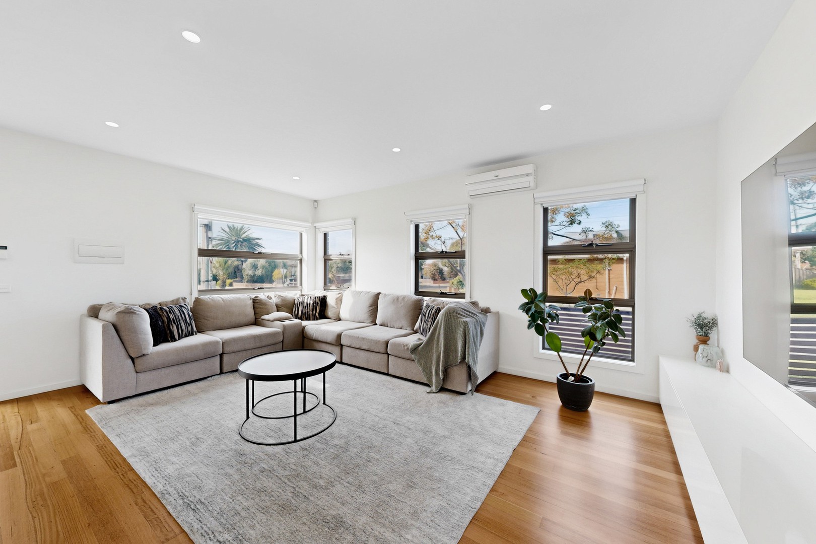 71 Quinn Grove, Keilor East, VIC 3033 - Thumbnail 2 - 20/10/2026