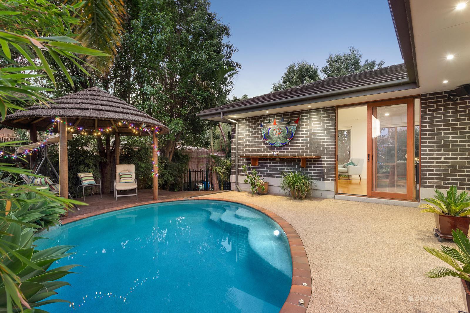 71 Springthorpe Boulevard, Macleod, VIC 3085 - Thumbnail 2 - 30/01/2024