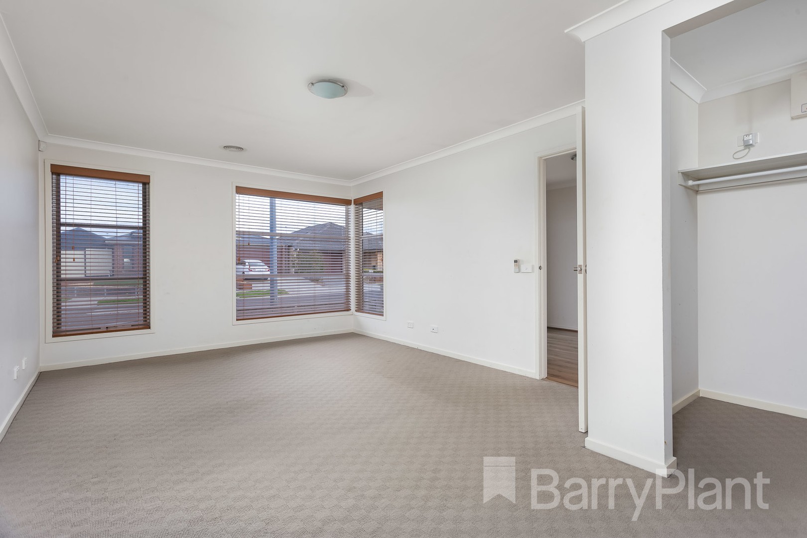 71 Tristania Drive, Point Cook, VIC 3030, Point Cook - Thumbnail 3