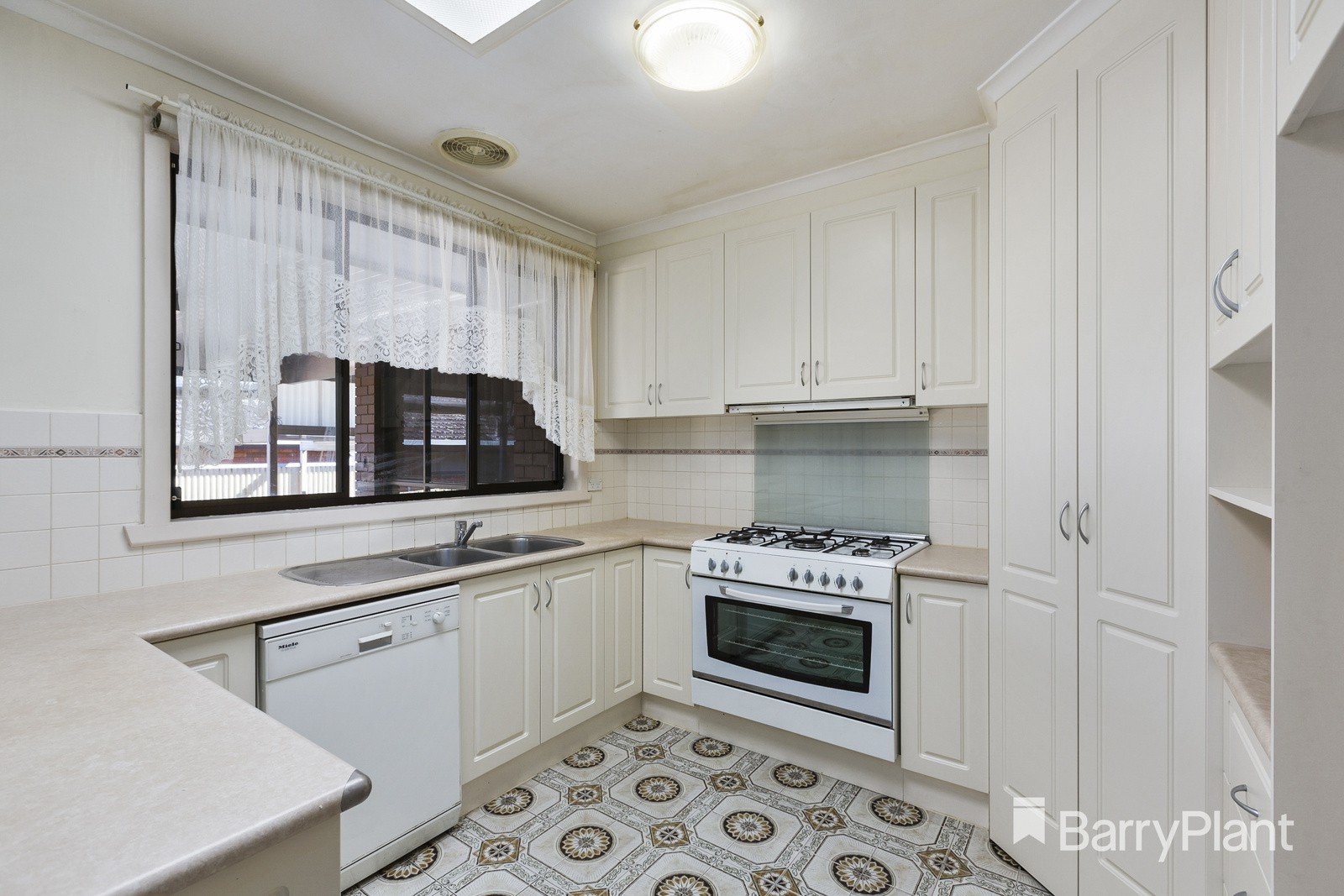 71 View Mount Road, Glen Waverley, VIC 3150, Glen Waverley - Thumbnail 4