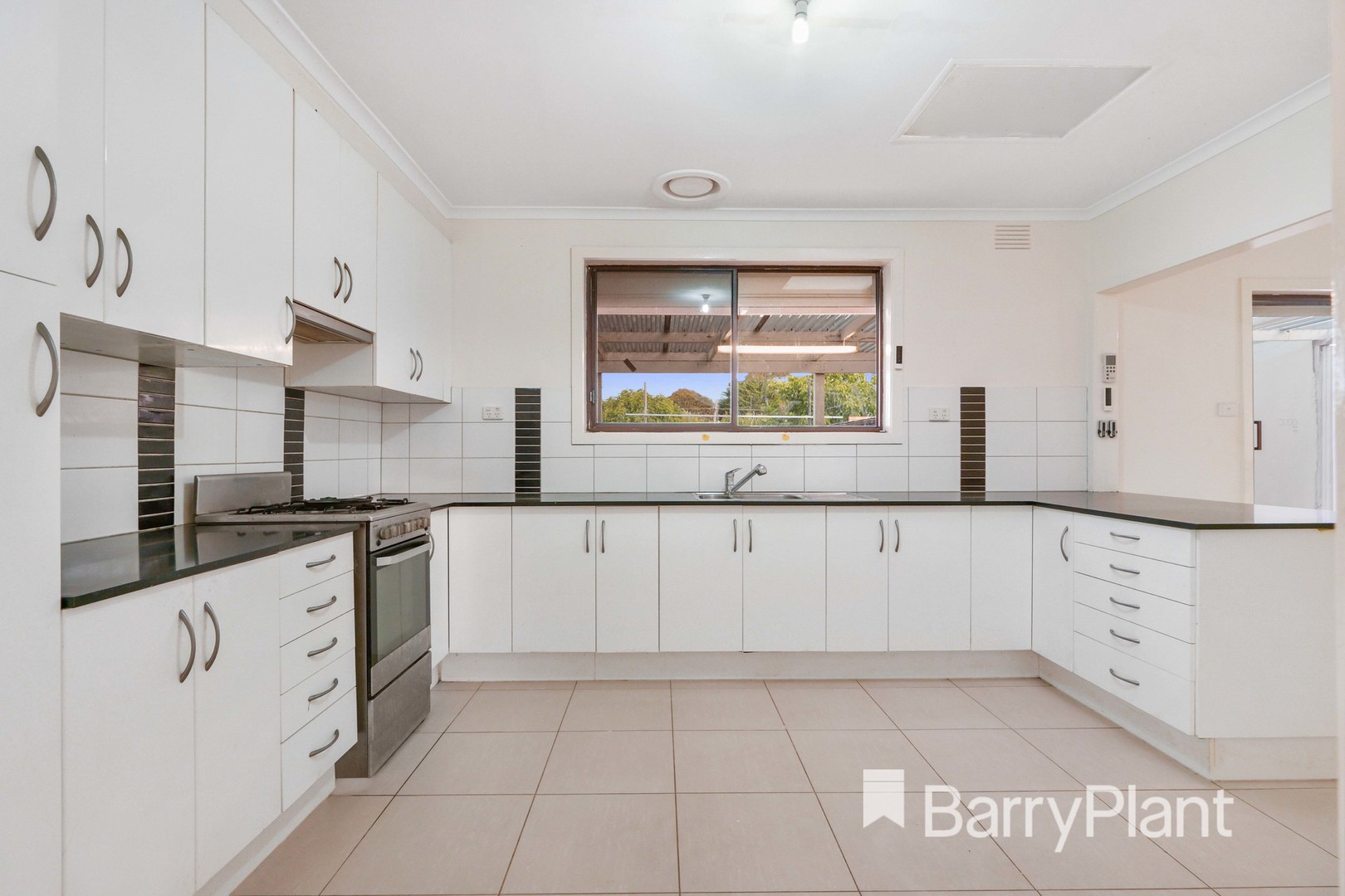 72 Avondale Avenue, St Albans, VIC 3021, St Albans - Thumbnail 4