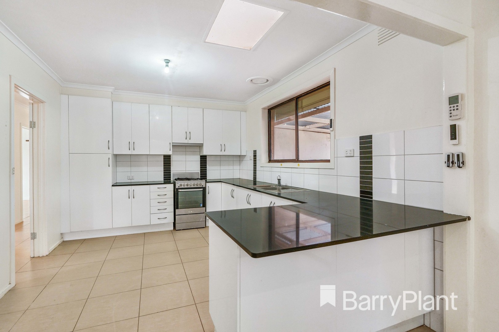 72 Avondale Avenue, St Albans, VIC 3021, St Albans - Thumbnail 7
