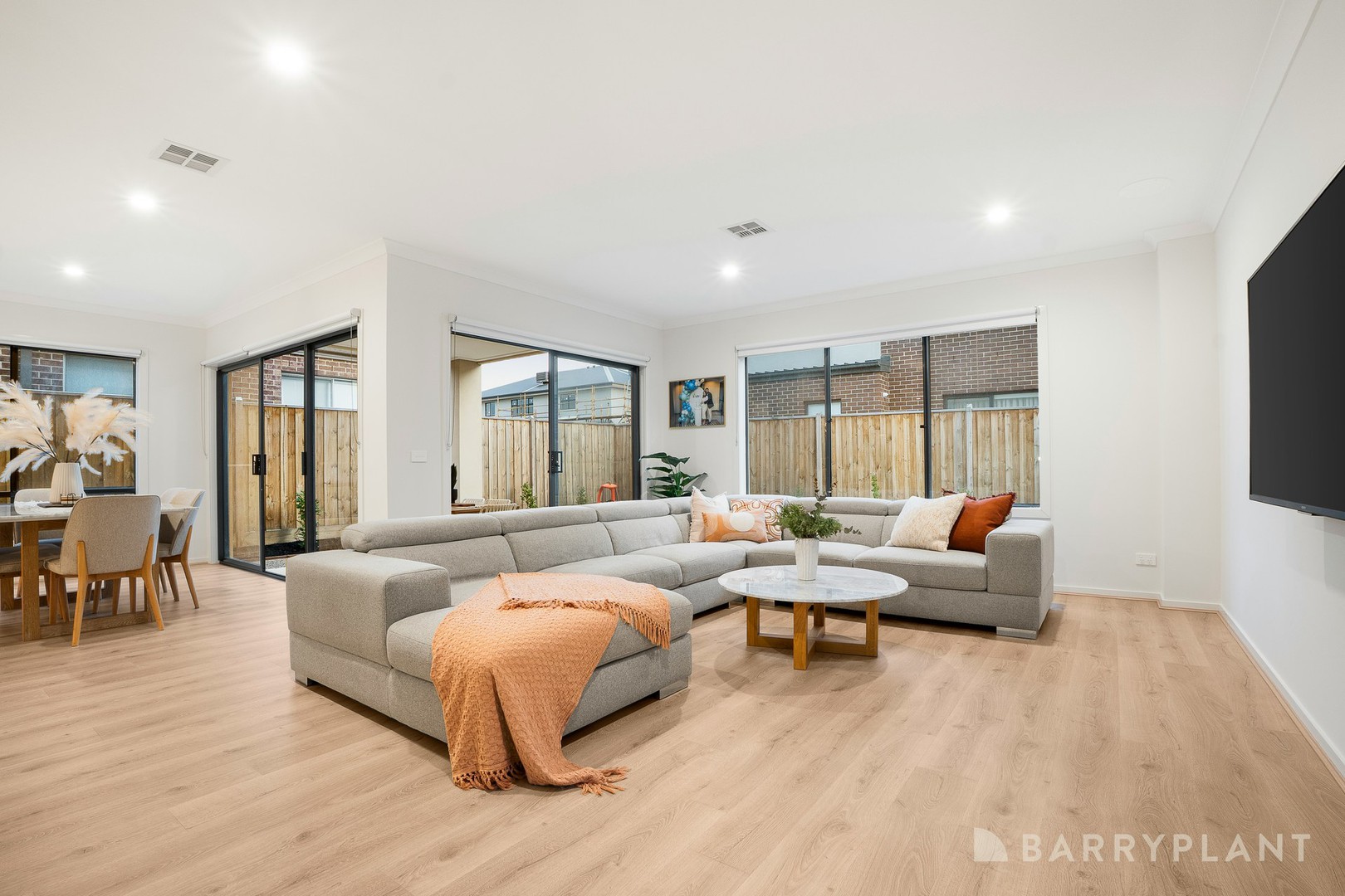 72 Carora Circuit, Clyde North, VIC 3978, Clyde North - Thumbnail 6