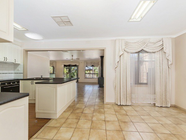 72 Cowper Avenue, St Albans, VIC 3021, St Albans - Thumbnail 2