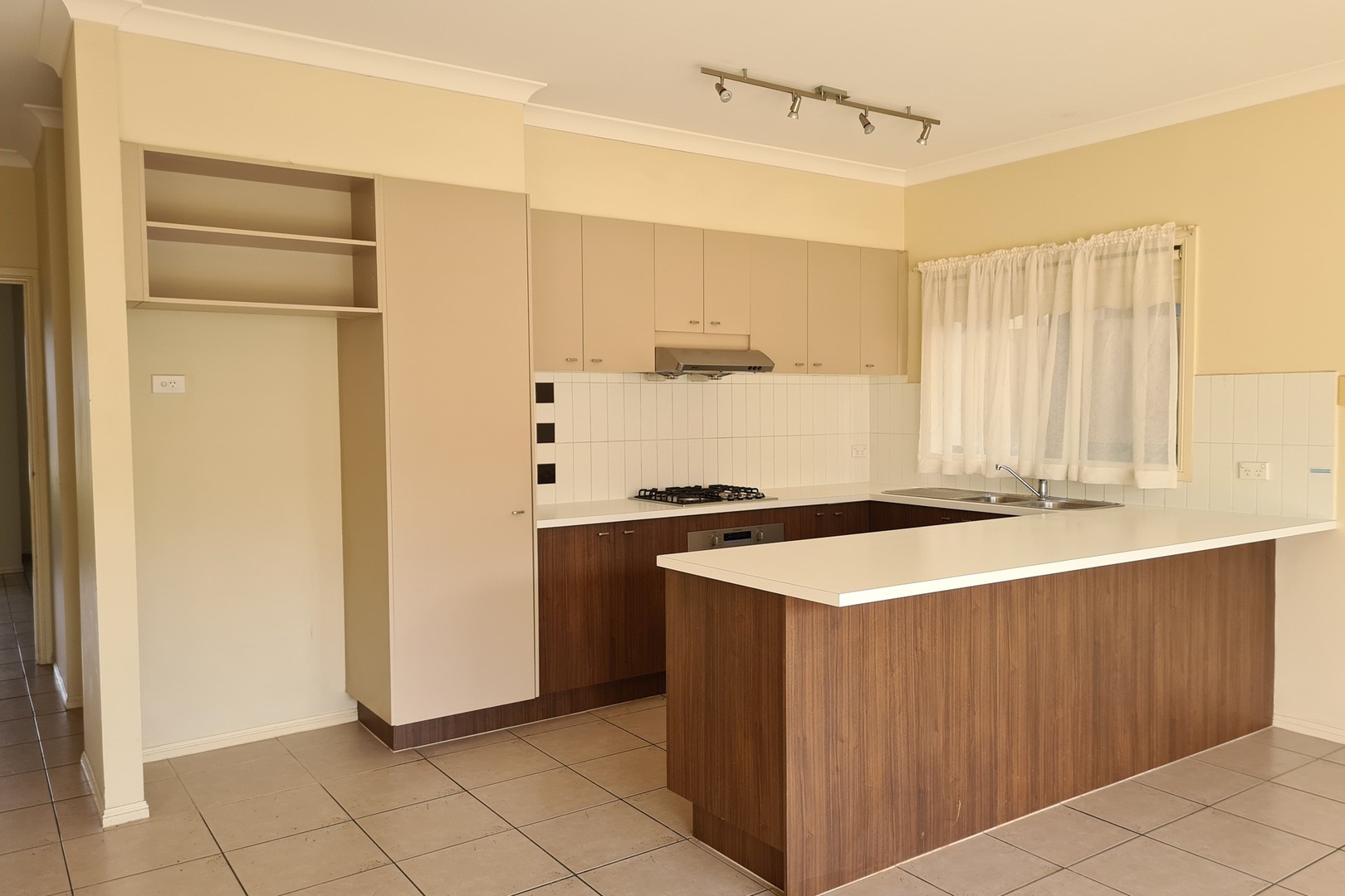 72 Hamilton Hume Parade, Craigieburn, VIC 3064, Craigieburn - Thumbnail 3