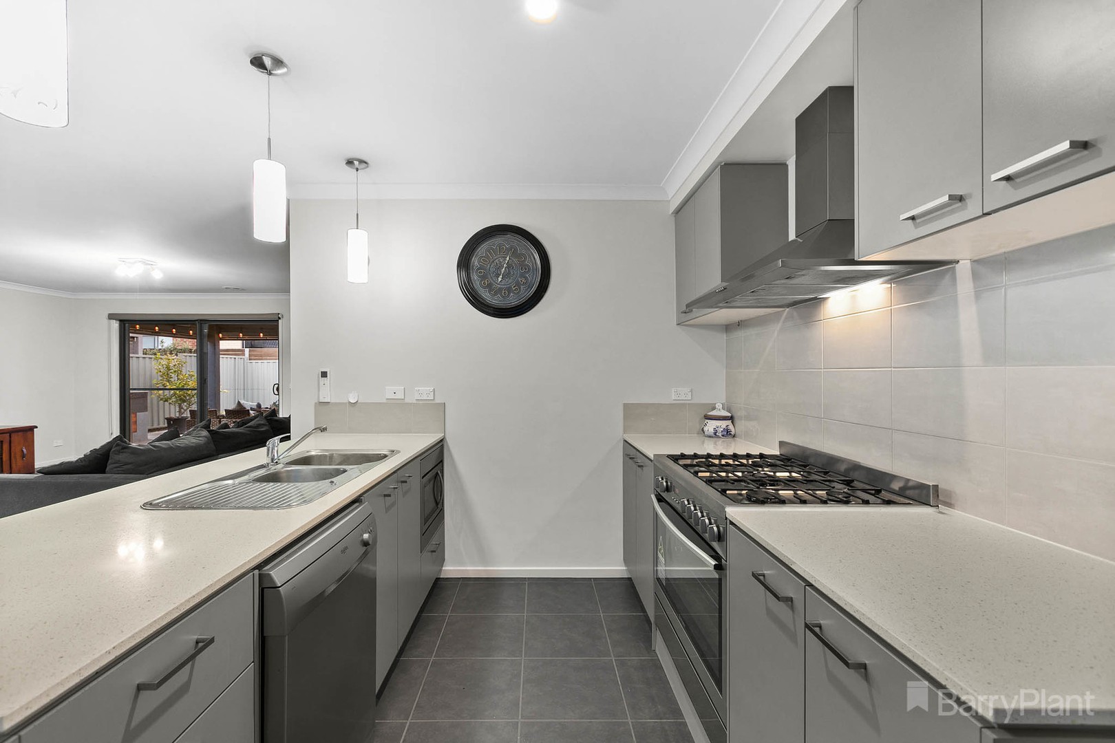 72 McEwan Drive, Cranbourne East, VIC 3977, Cranbourne East - Thumbnail 3