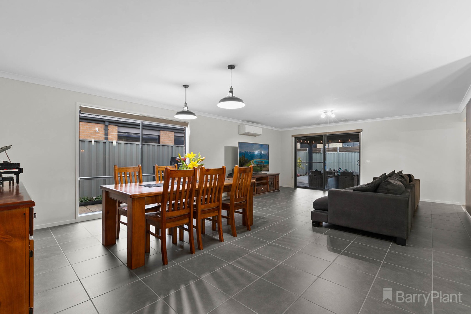 72 McEwan Drive, Cranbourne East, VIC 3977, Cranbourne East - Thumbnail 4