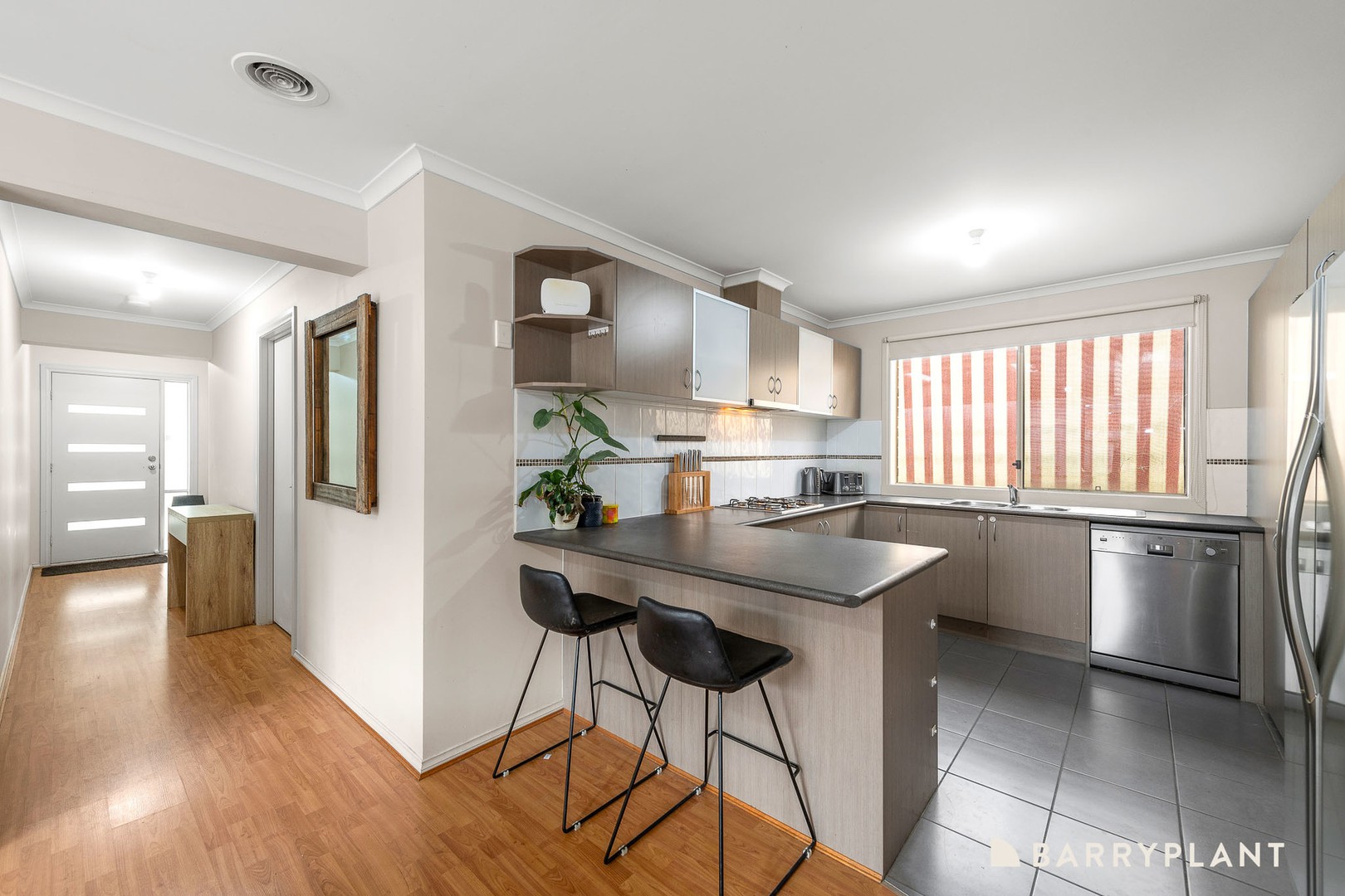72 Melissa Way, Pakenham, VIC 3810, Pakenham - Thumbnail 2