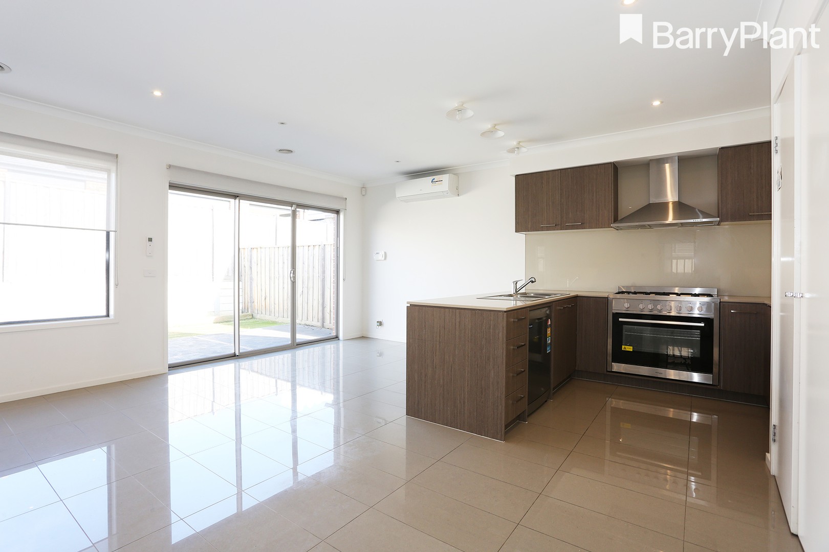 72 Noorat PlaceCranbourne North, VIC 3977  - Leased, Cranbourne North - Thumbnail 4