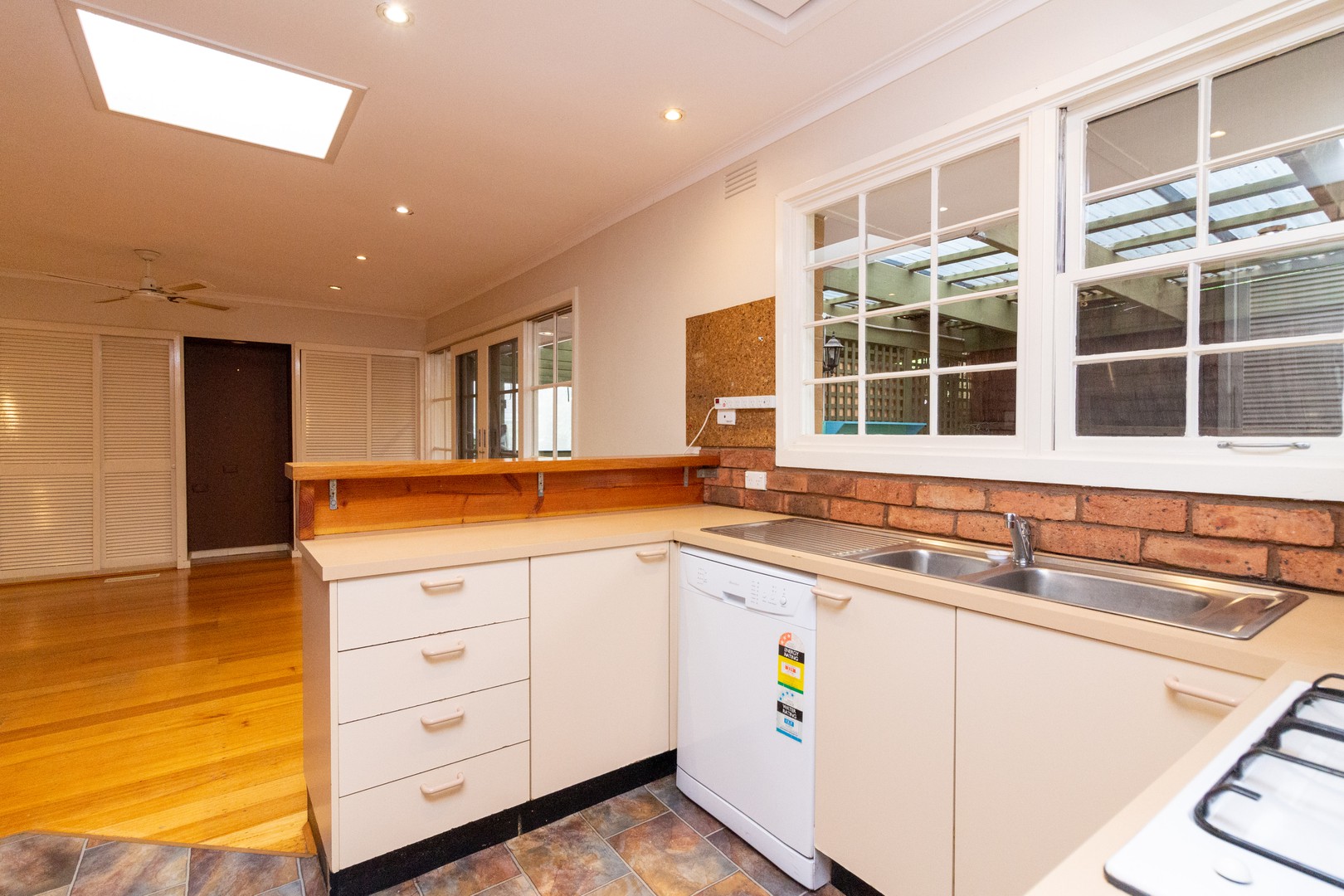 72 Towerhill  Road, Frankston, VIC 3199 - Thumbnail 2 - 27/06/2023