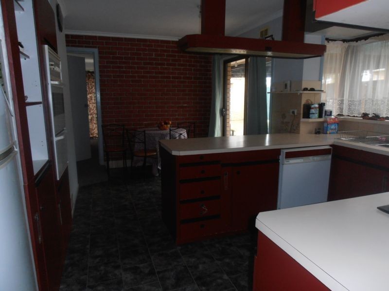 73 Bernard Drive, Melton South, VIC 3338, Melton South - Thumbnail 3