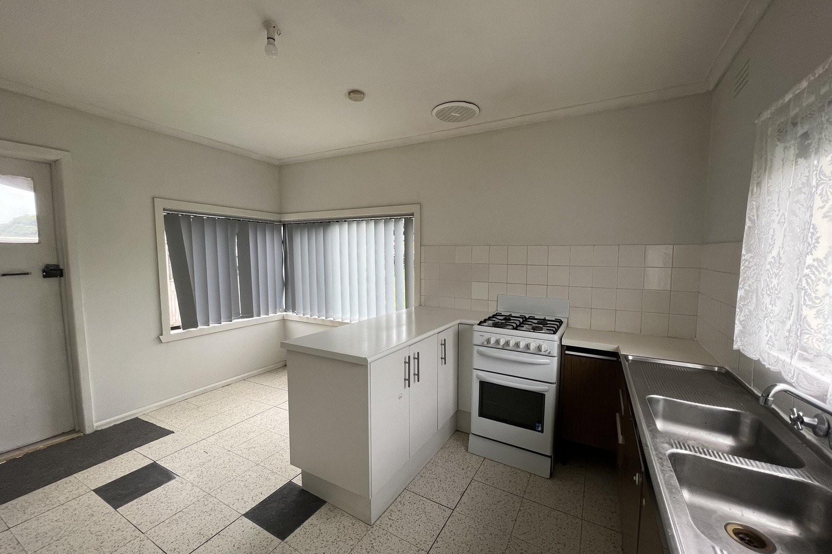 73 Lester Avenue, St Albans, VIC 3021, St Albans - Thumbnail 2
