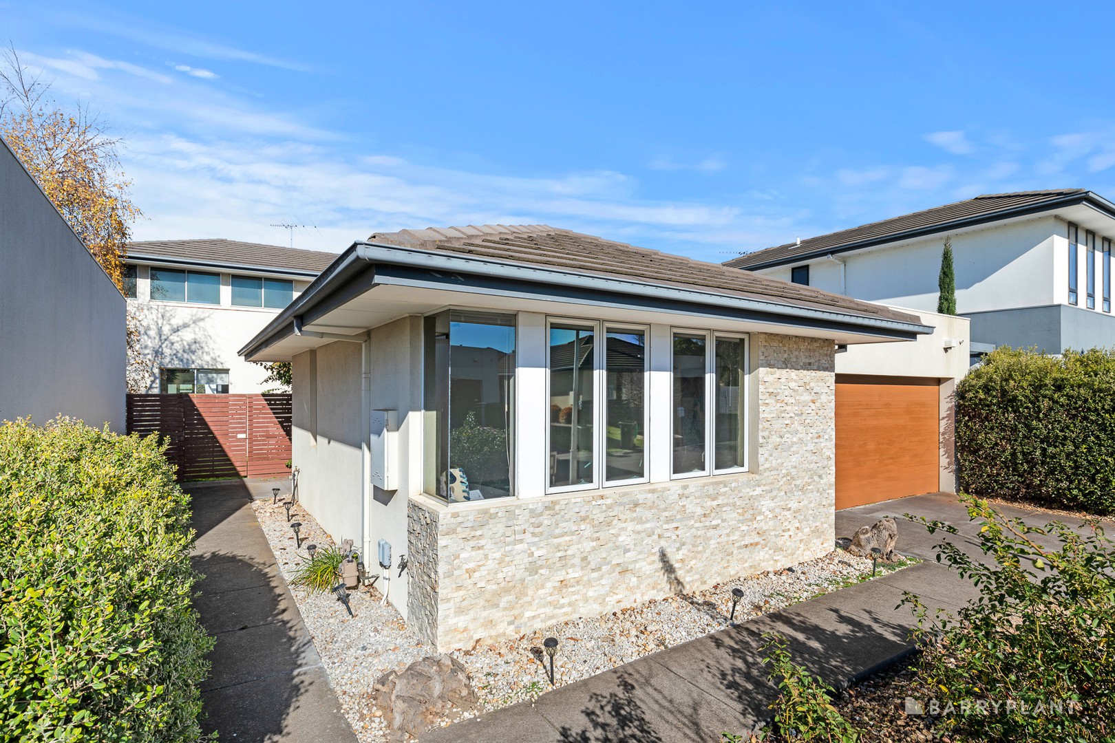 73 Signature Boulevard, Sanctuary Lakes, VIC 3030, Point Cook - Thumbnail 2