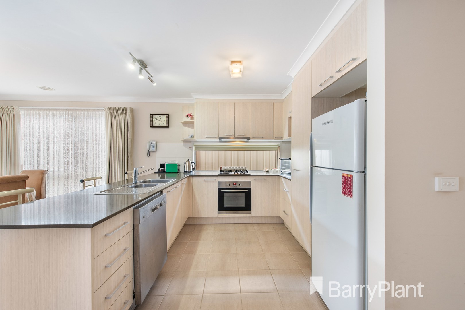 74 Fantail Way, Brookfield, VIC 3338, Brookfield - Thumbnail 2