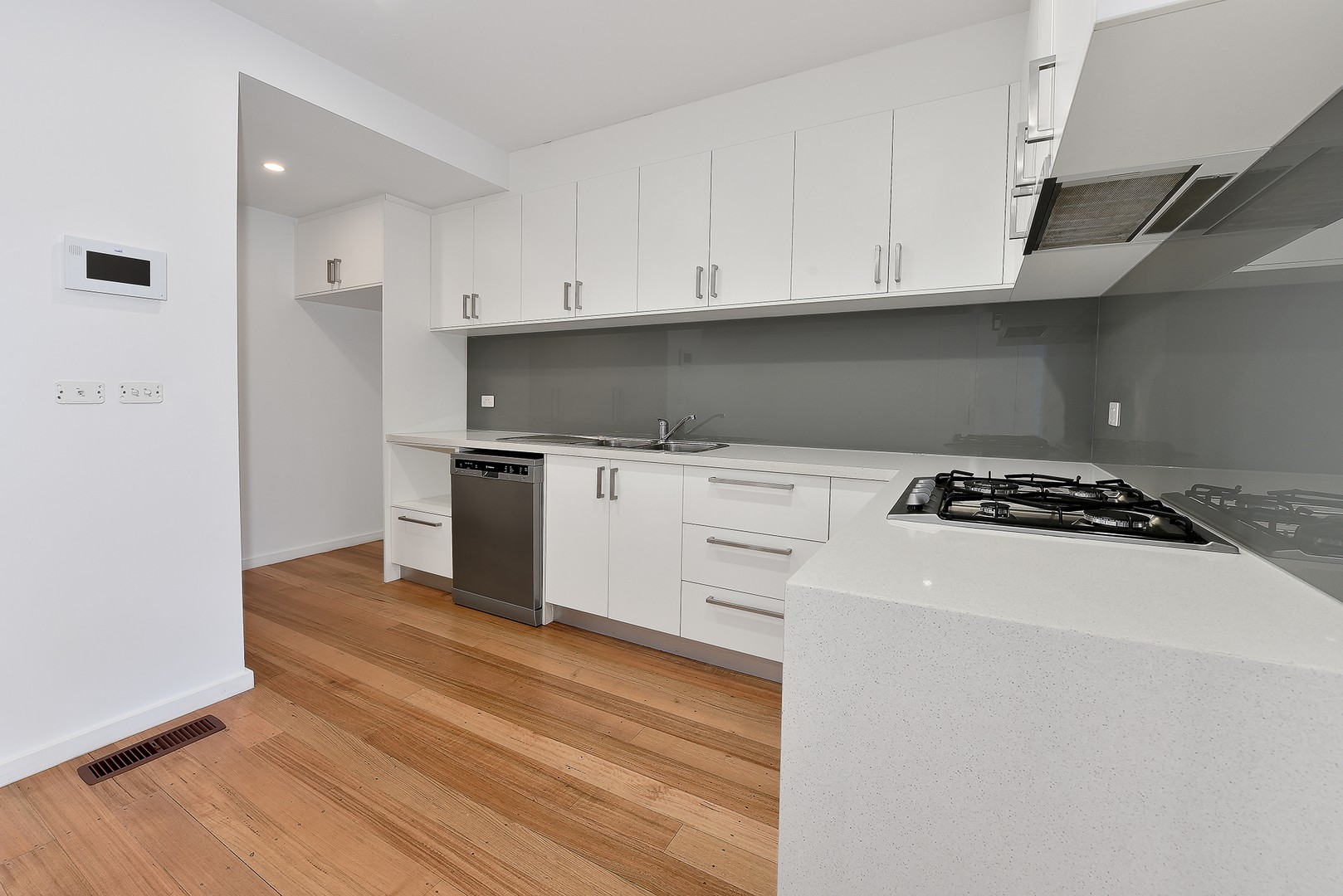 74 Thompson Street, Avondale Heights, VIC 3034, Avondale Heights - Thumbnail 2