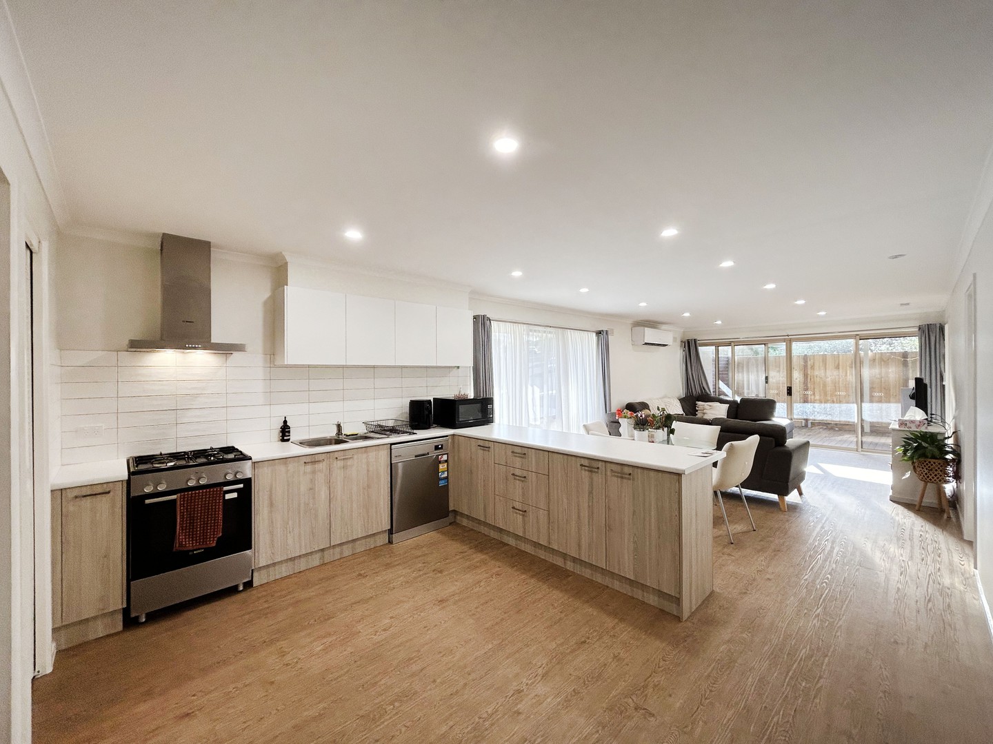 74  Thornhill  Road, Highton, VIC 3216, Highton - Thumbnail 3