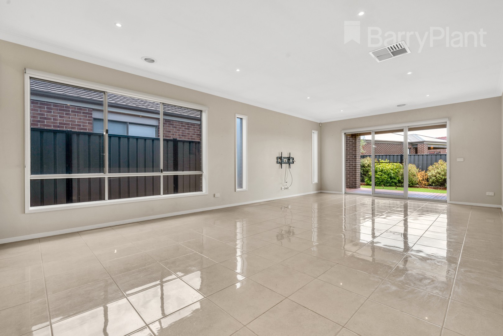 74 Wattletree Street, Craigieburn, VIC 3064, Craigieburn - Thumbnail 6