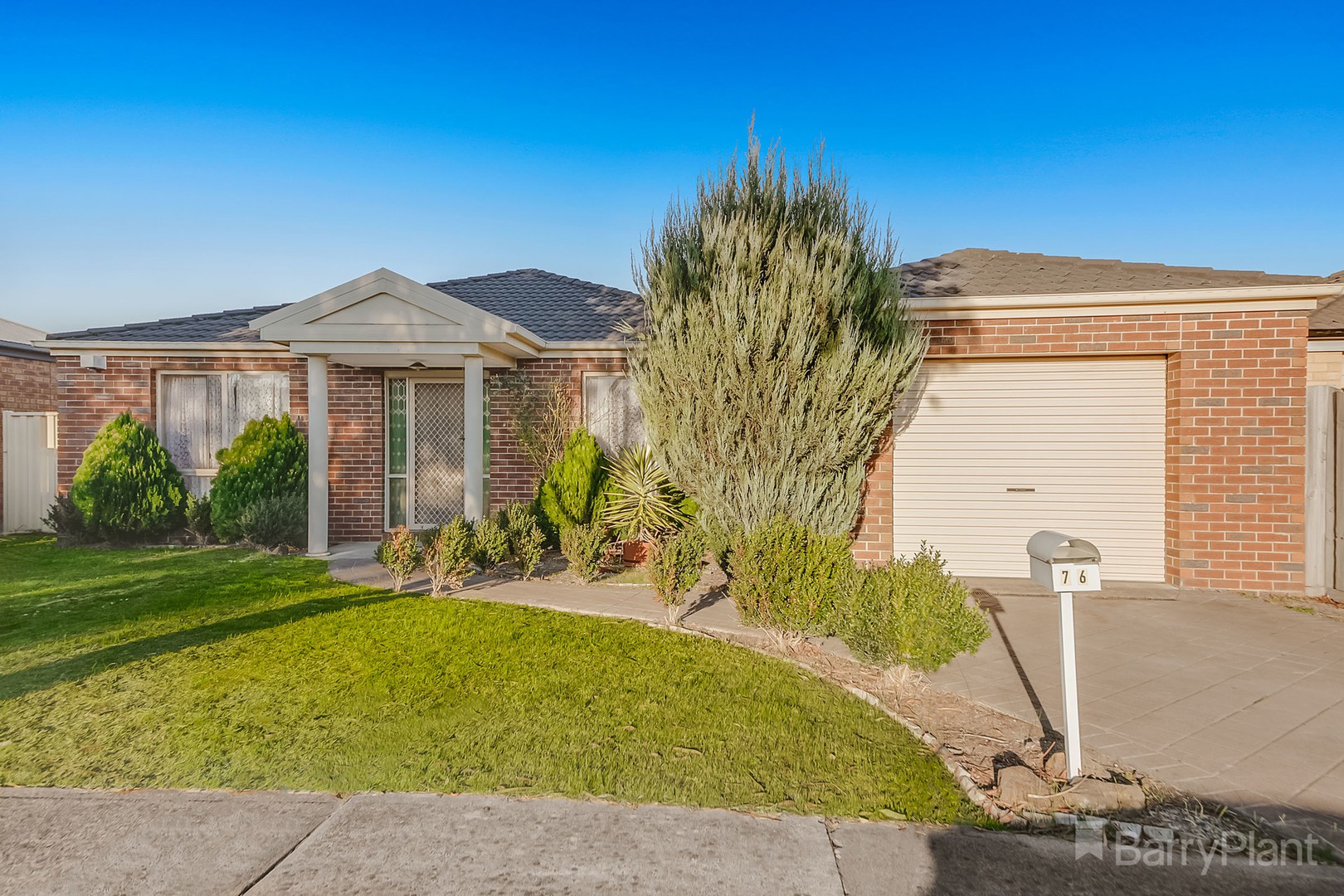 76 Dunbarton Drive, Pakenham, VIC 3810, Pakenham - Thumbnail 2