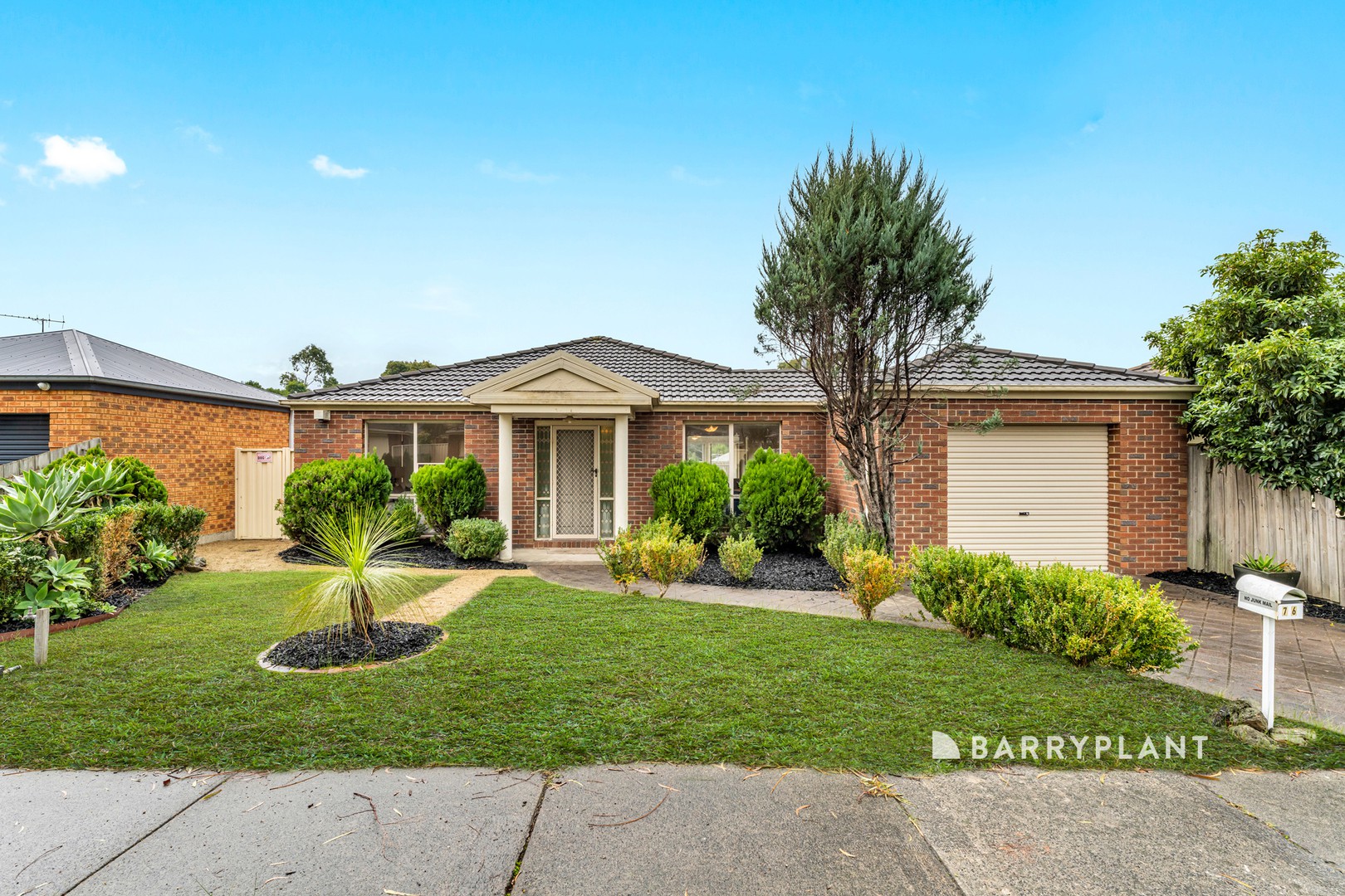 76 Dunbarton Drive, Pakenham, VIC 3810 - Thumbnail 2 - 01/07/2026