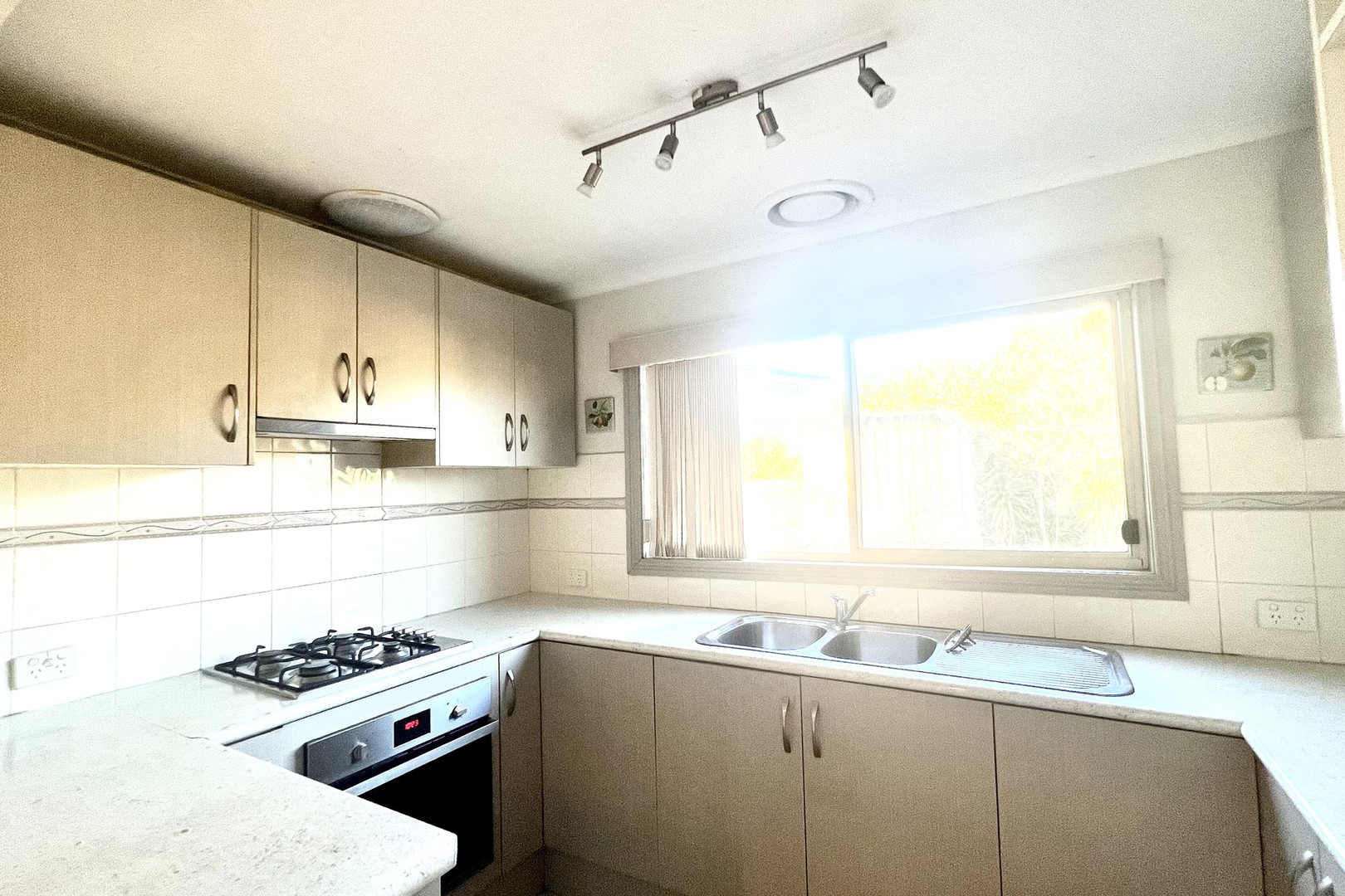 76 East Esplanade, St Albans, VIC 3021, St Albans - Thumbnail 3