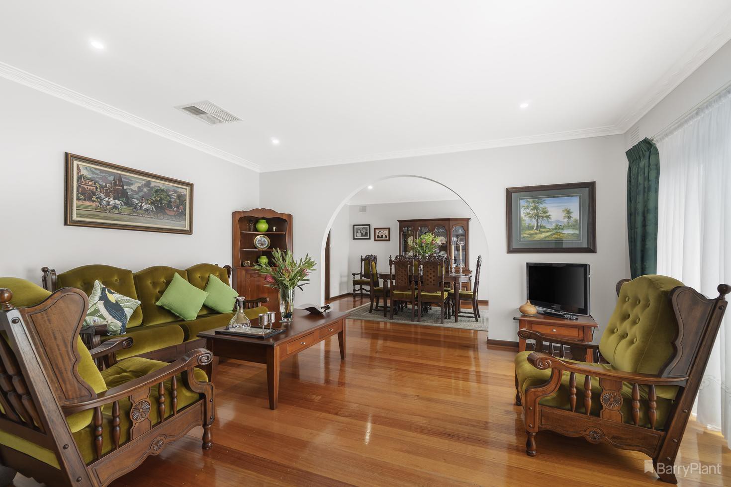 76 Meyrick Crescent, Viewbank, VIC 3084 - Thumbnail 2 - 29/04/2022