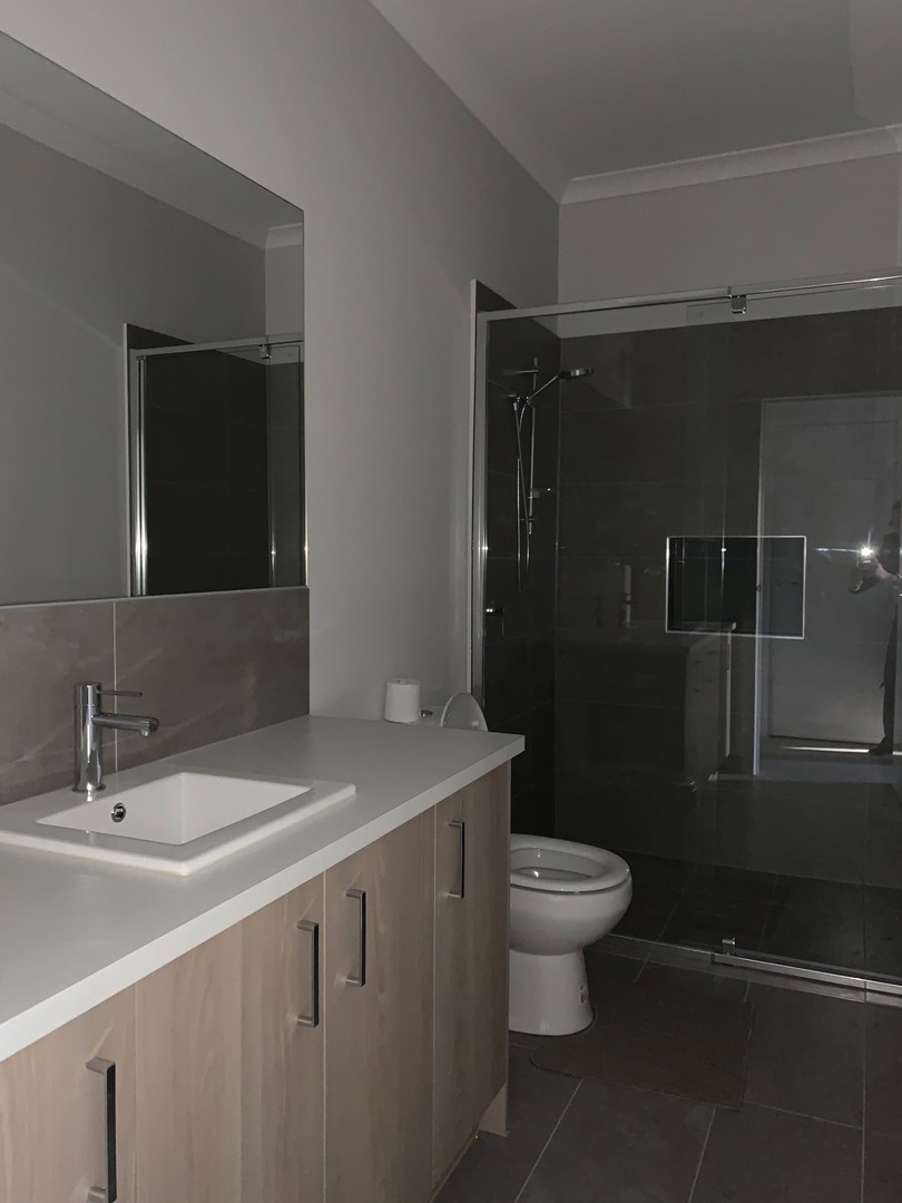 76 Treeve Parkway, Werribee, VIC 3030, Werribee - Thumbnail 2