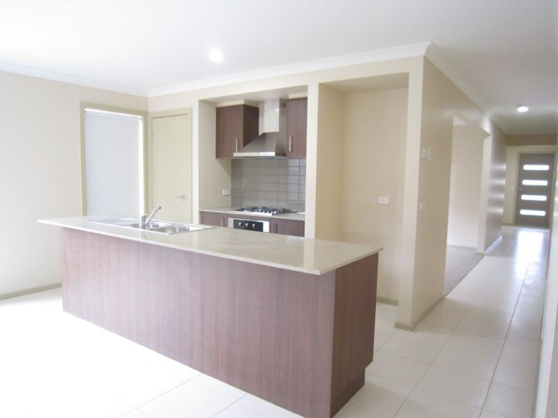 76 Wattletree Street, Craigieburn, VIC 3064, Craigieburn - Thumbnail 2