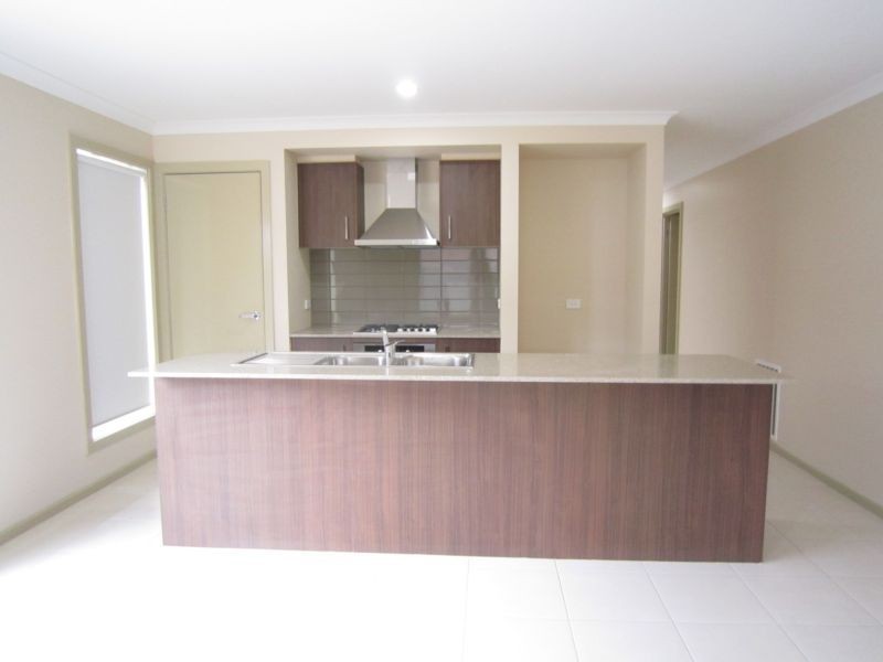 76 Wattletree Street, Craigieburn, VIC 3064, Craigieburn - Thumbnail 3