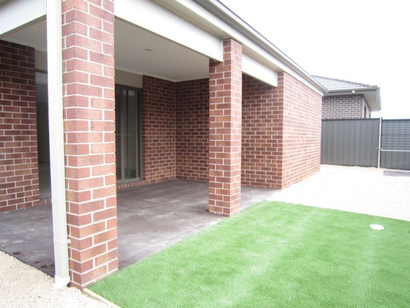 76 Wattletree Street, Craigieburn, VIC 3064, Craigieburn - Thumbnail 8