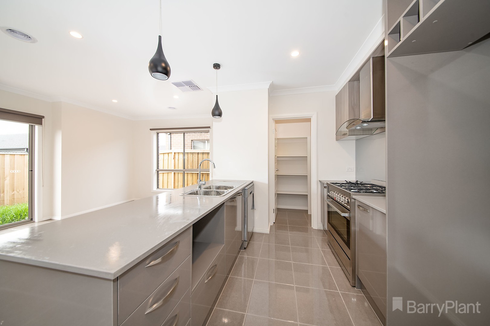 77 Clydevale Avenue, Clyde North, VIC 3978, Clyde North - Thumbnail 2